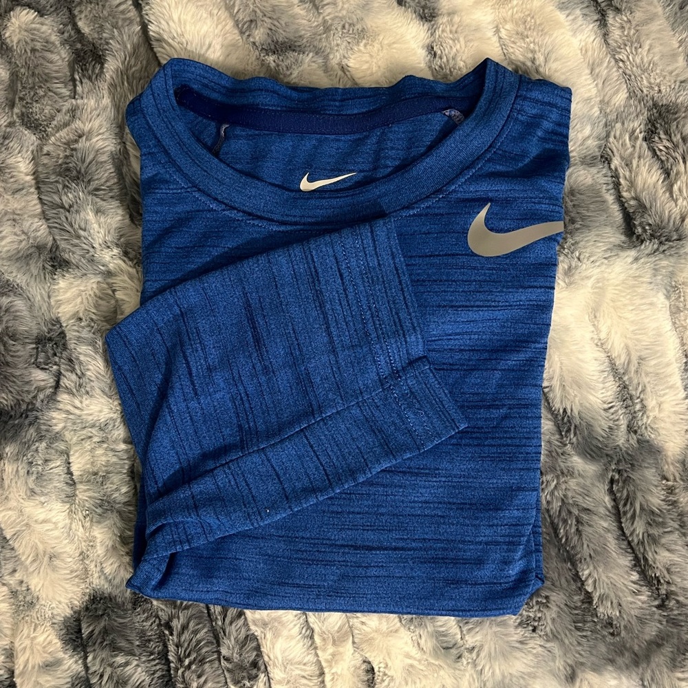 NWT Nike Dri-FIT
Men's Long-Sleeve Fitness Top